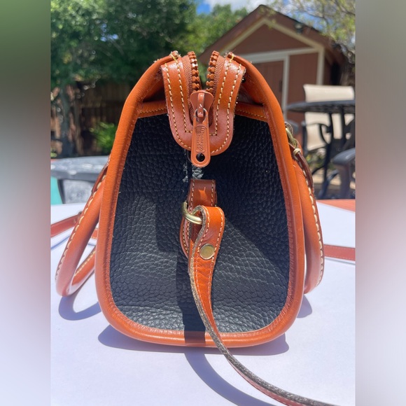 Dooney & Bourke Black / Tan Vintage Leather Satchel Crossbody Purse - Picture 4 of 13